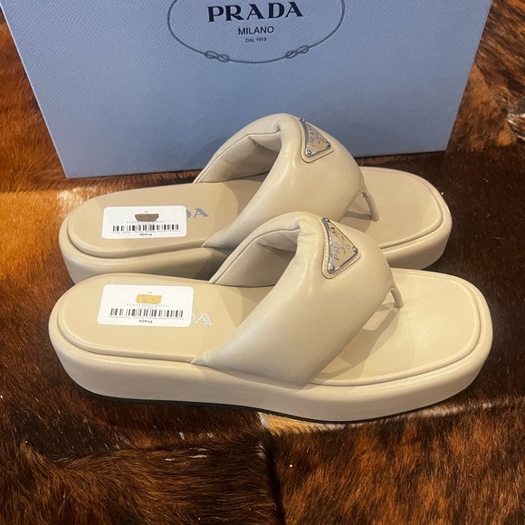 NWT Prada Beige Soft Padded Nappa Thong Wedge Sandals - Picture 5 of 8